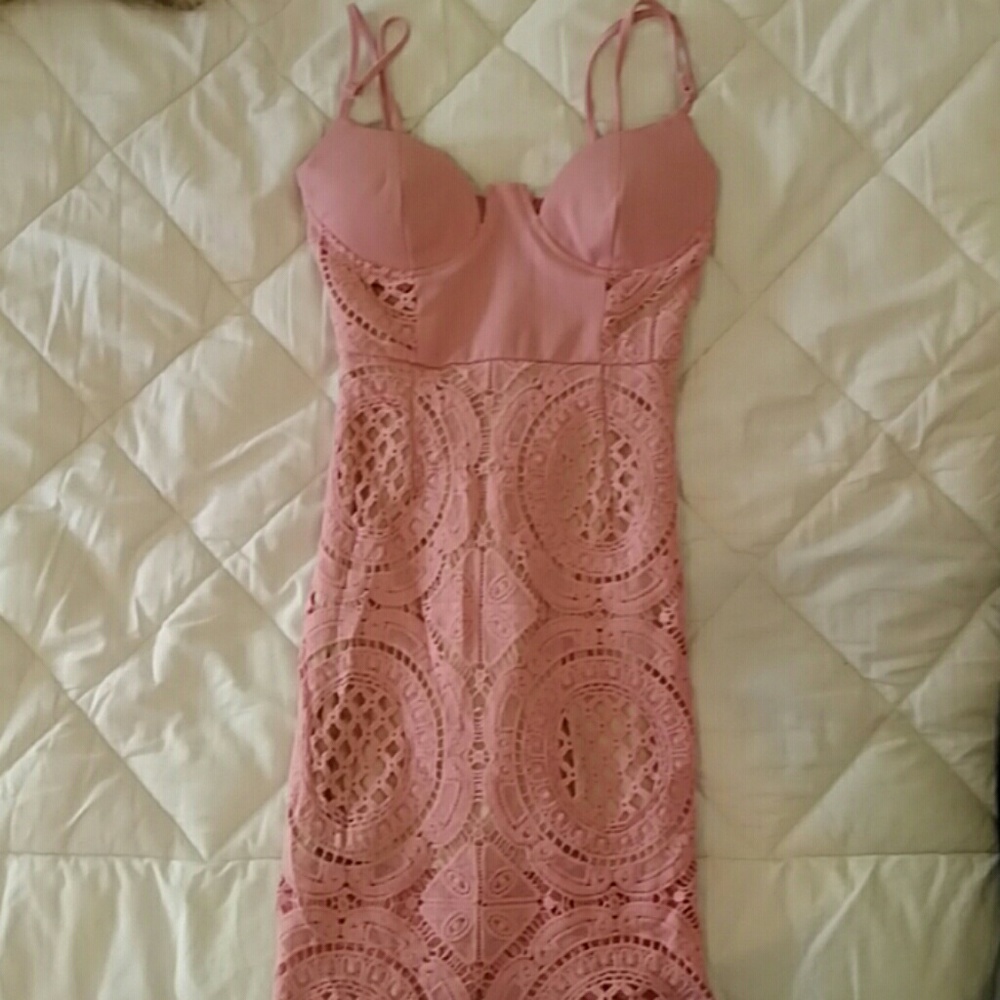 Short pink laced dress